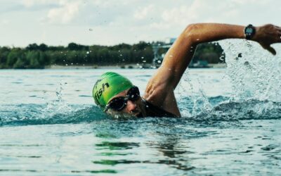 4 ARTÍCULOS DE NATACIÓN QUE TODOS NECESITAN.